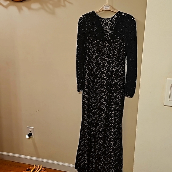 Carmen Marc Valvo Size 6 Courtess Gown Maxi Shift Dress Black Lace Long Sleeves - Picture 1 of 3